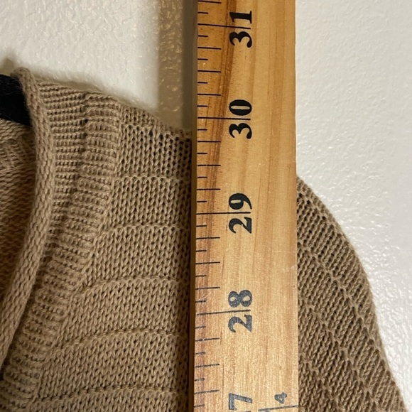 Kulu-B Women's Tunic Sweater Size M Tan V-Neck Mother Pearl Button Waffle Knit - Picture 8 of 11